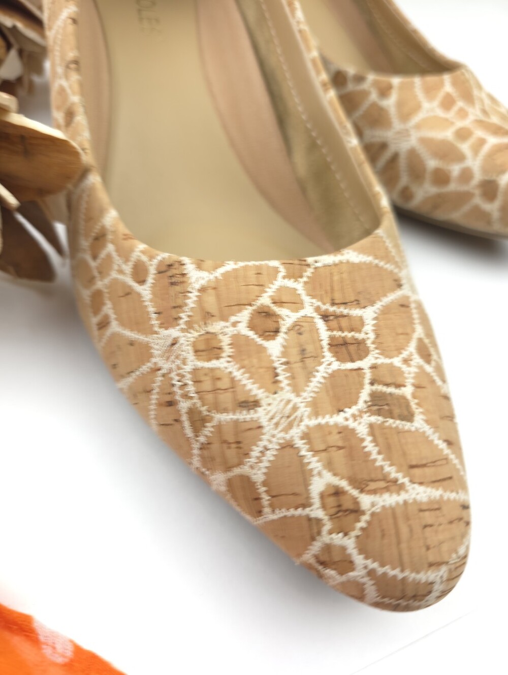 AEROSOLES Tan Cork-Patterned Low Block Heel Pumps Sz 8½ - Picture 3 of 8